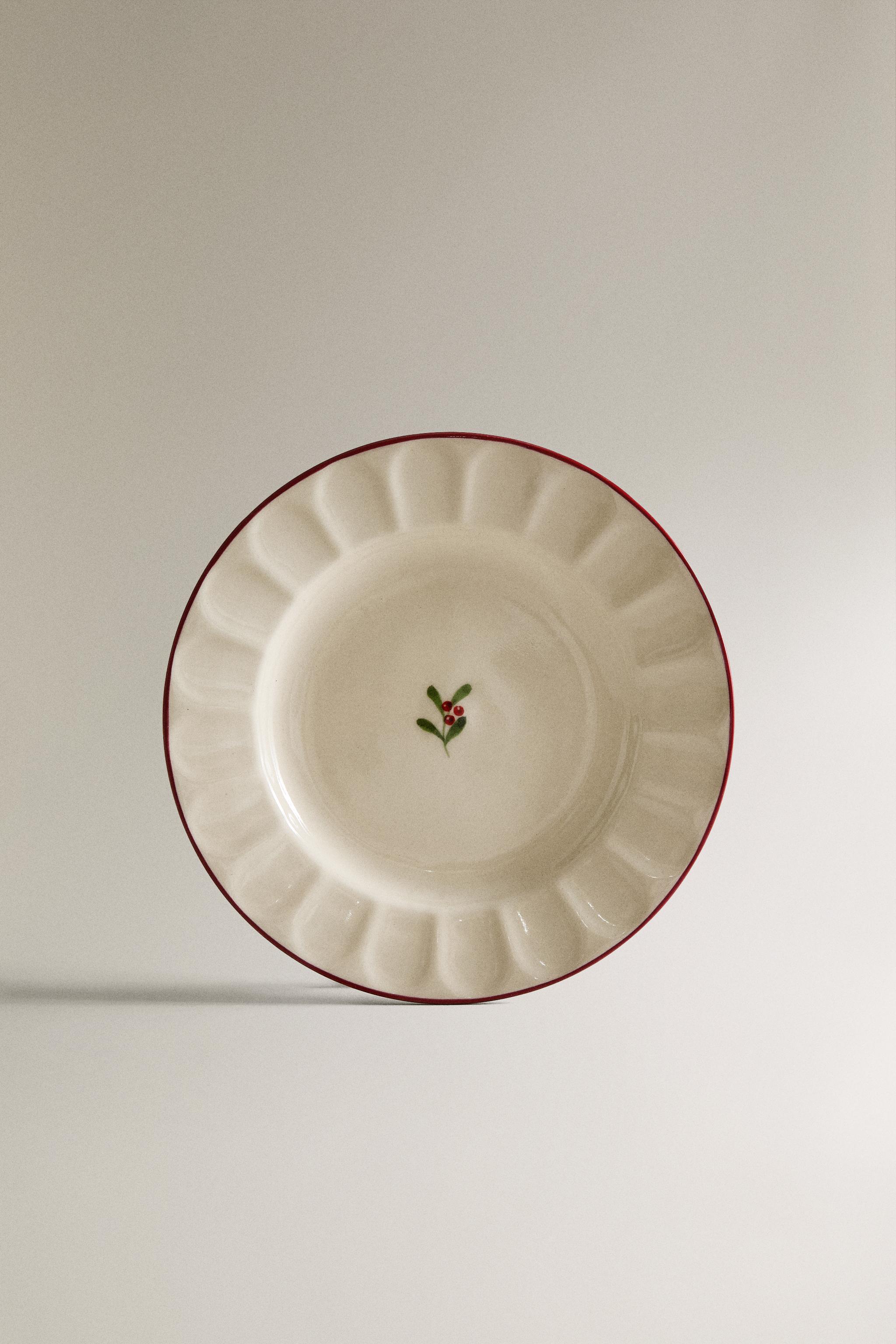 CHRISTMAS STONEWARE SCALLOPED SIDE PLATE